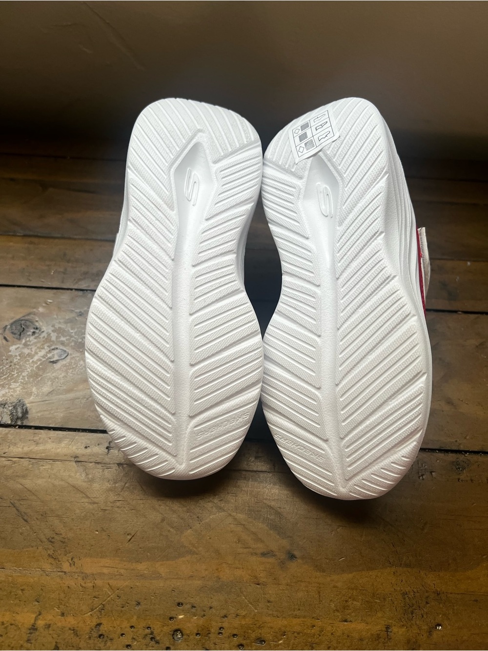 NEW Skechers Slip-ins girls White and Red Heart Sneakers - Picture 5 of 6